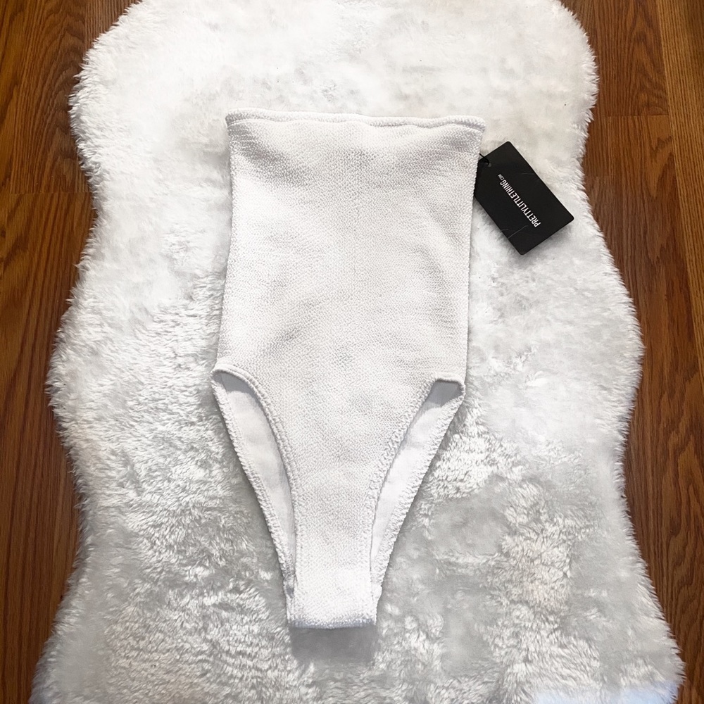 Strapless ribbed white swimsuit (PLT)